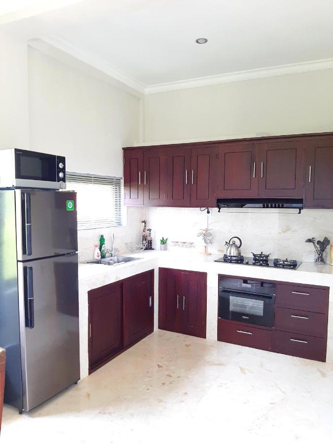 Medewi Manor Aparthotel Airsatang Luaran gambar