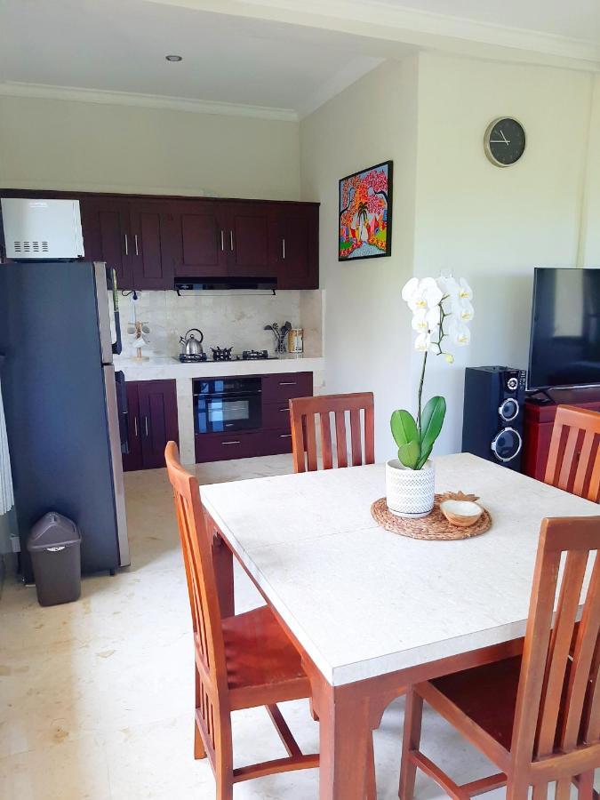 Medewi Manor Aparthotel Airsatang Luaran gambar