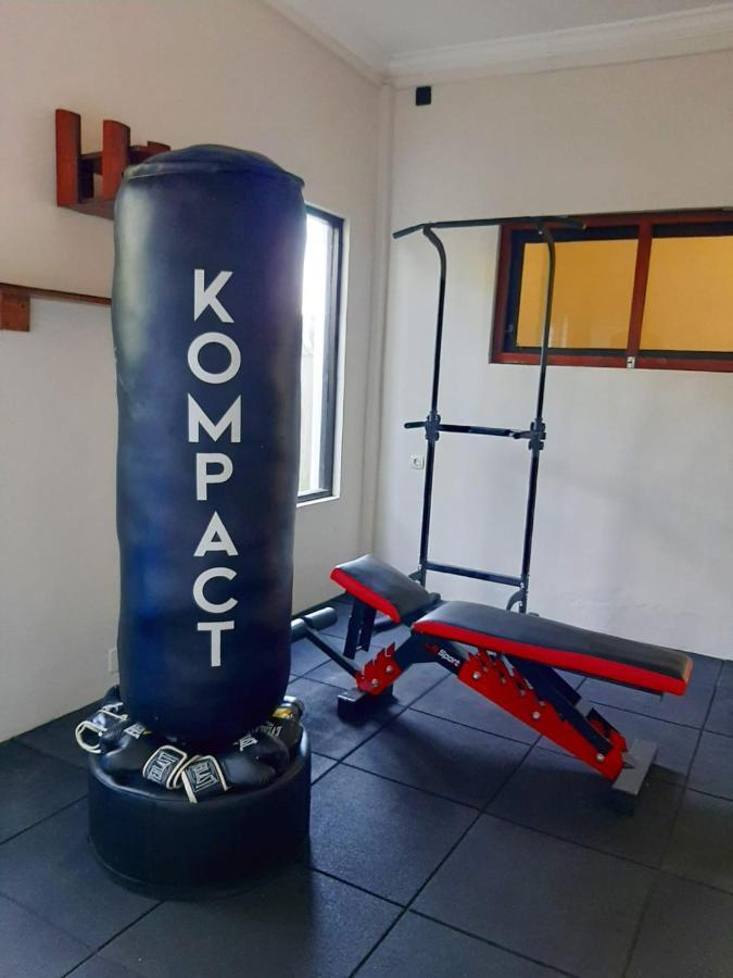 Medewi Manor Aparthotel Airsatang Luaran gambar