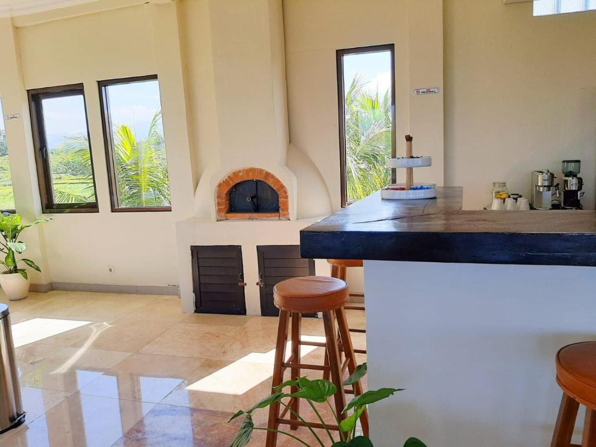 Medewi Manor Aparthotel Airsatang Luaran gambar