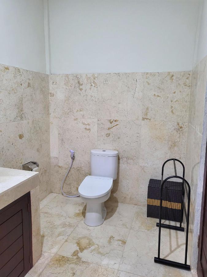 Medewi Manor Aparthotel Airsatang Luaran gambar