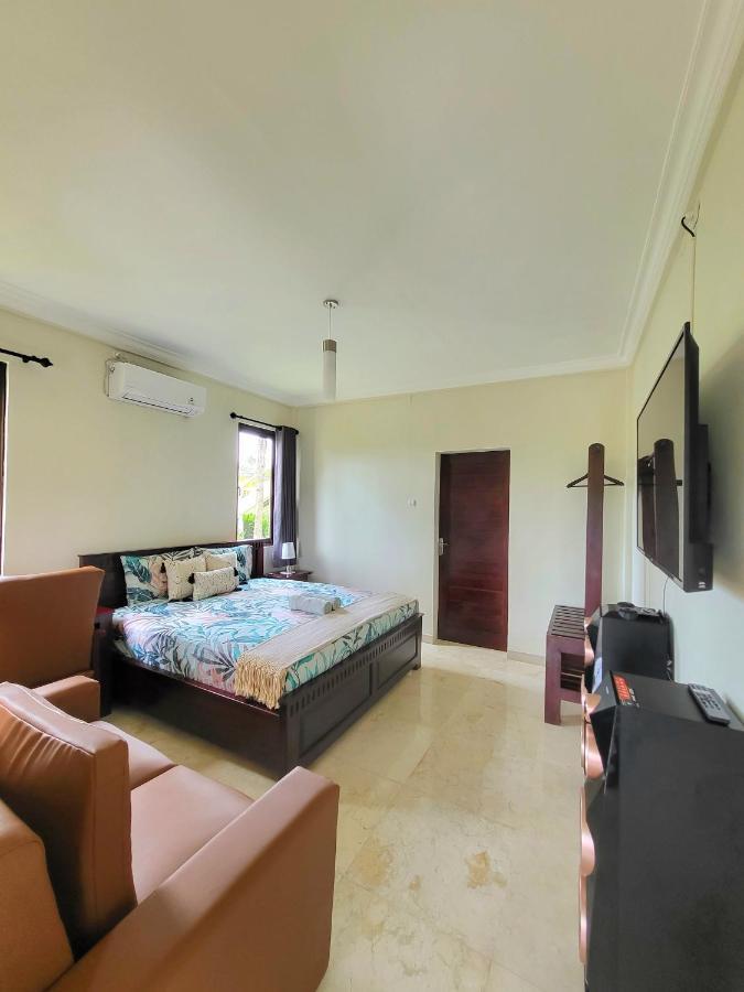 Medewi Manor Aparthotel Airsatang Luaran gambar