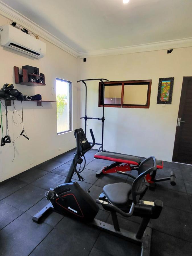 Medewi Manor Aparthotel Airsatang Luaran gambar