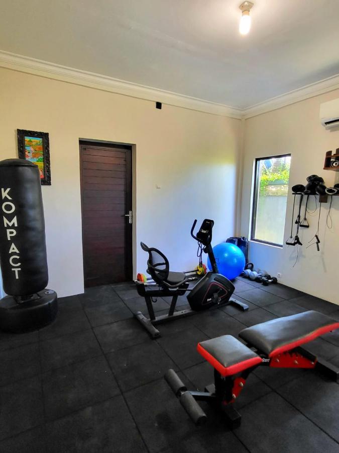 Medewi Manor Aparthotel Airsatang Luaran gambar