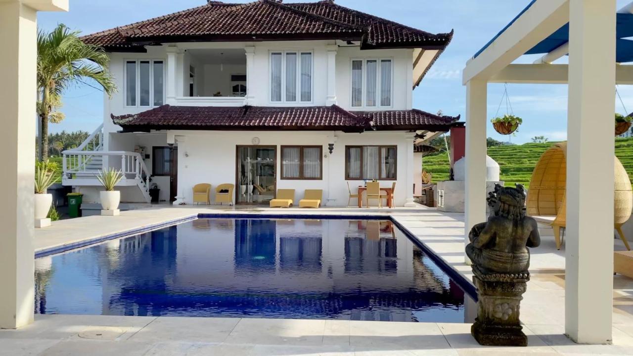 Medewi Manor Aparthotel Airsatang Luaran gambar