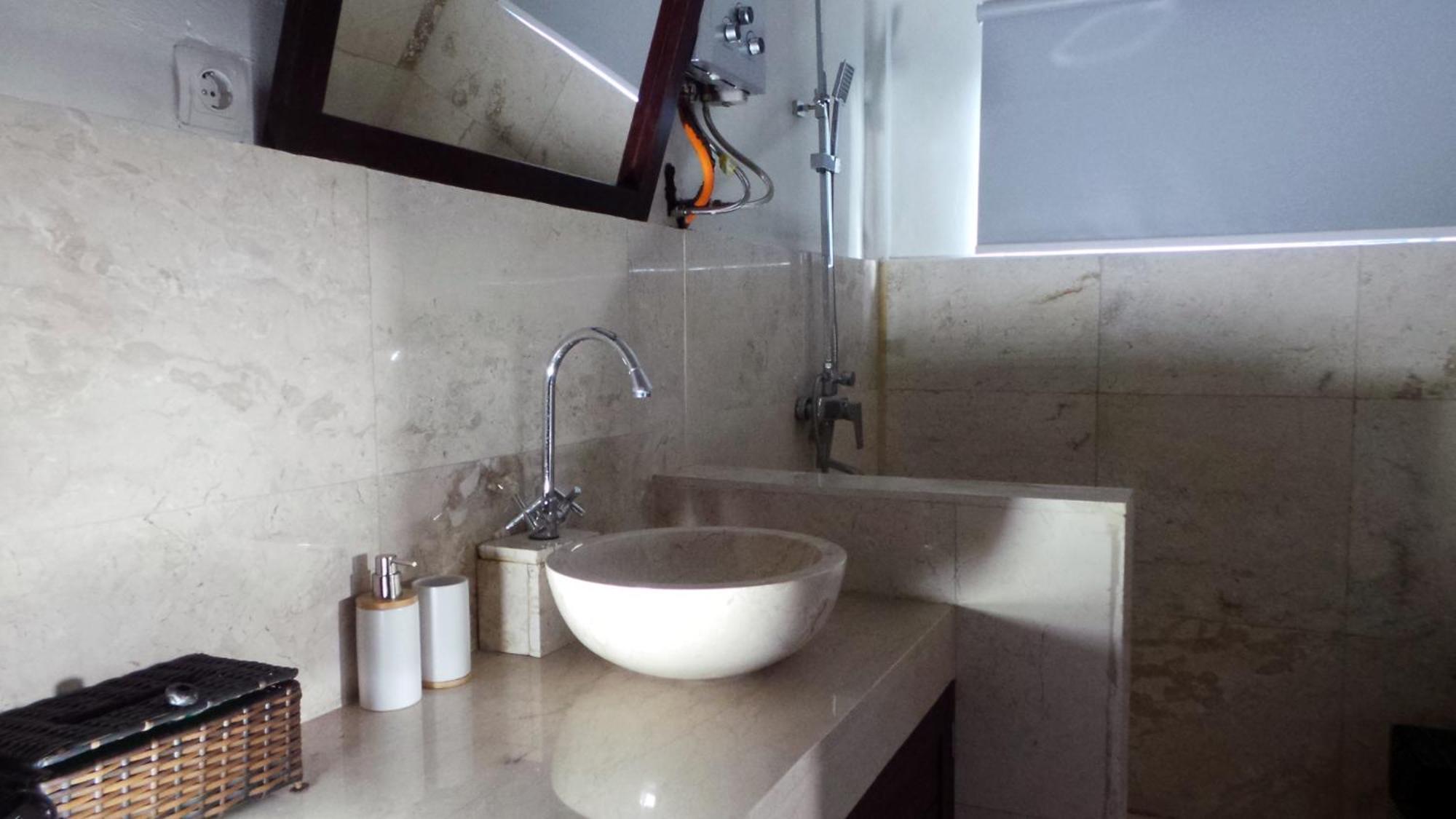 Medewi Manor Aparthotel Airsatang Luaran gambar