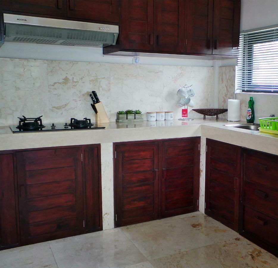 Medewi Manor Aparthotel Airsatang Luaran gambar