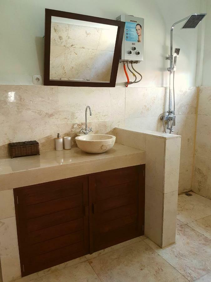 Medewi Manor Aparthotel Airsatang Luaran gambar