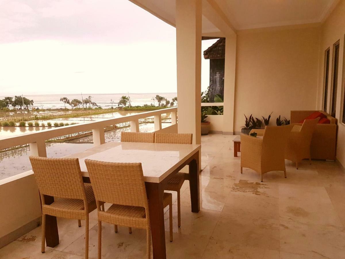 Medewi Manor Aparthotel Airsatang Luaran gambar